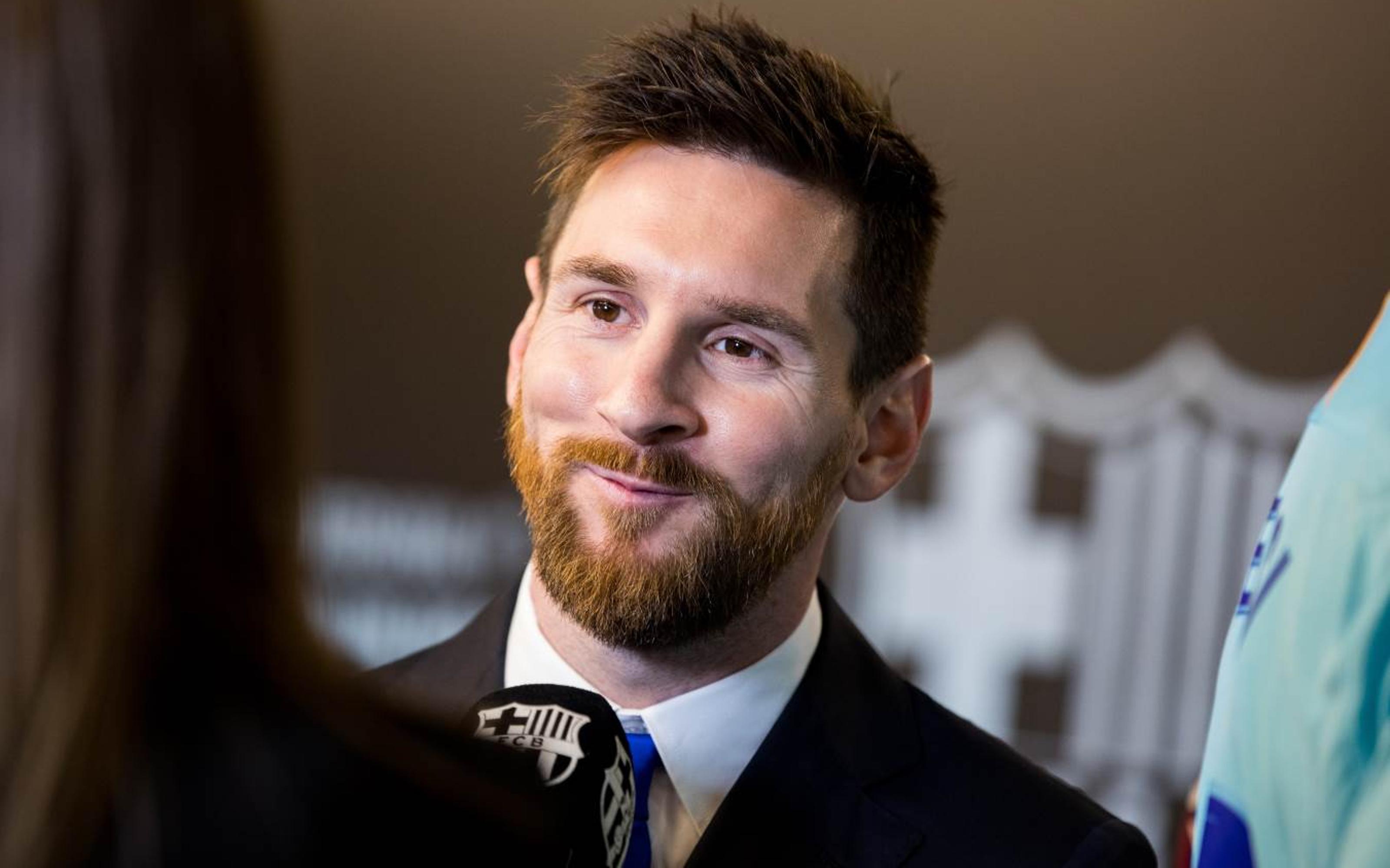 Lionel Messi Signe Son Nouveau Contrat Avec Le Fc Barcelone Jusqu En