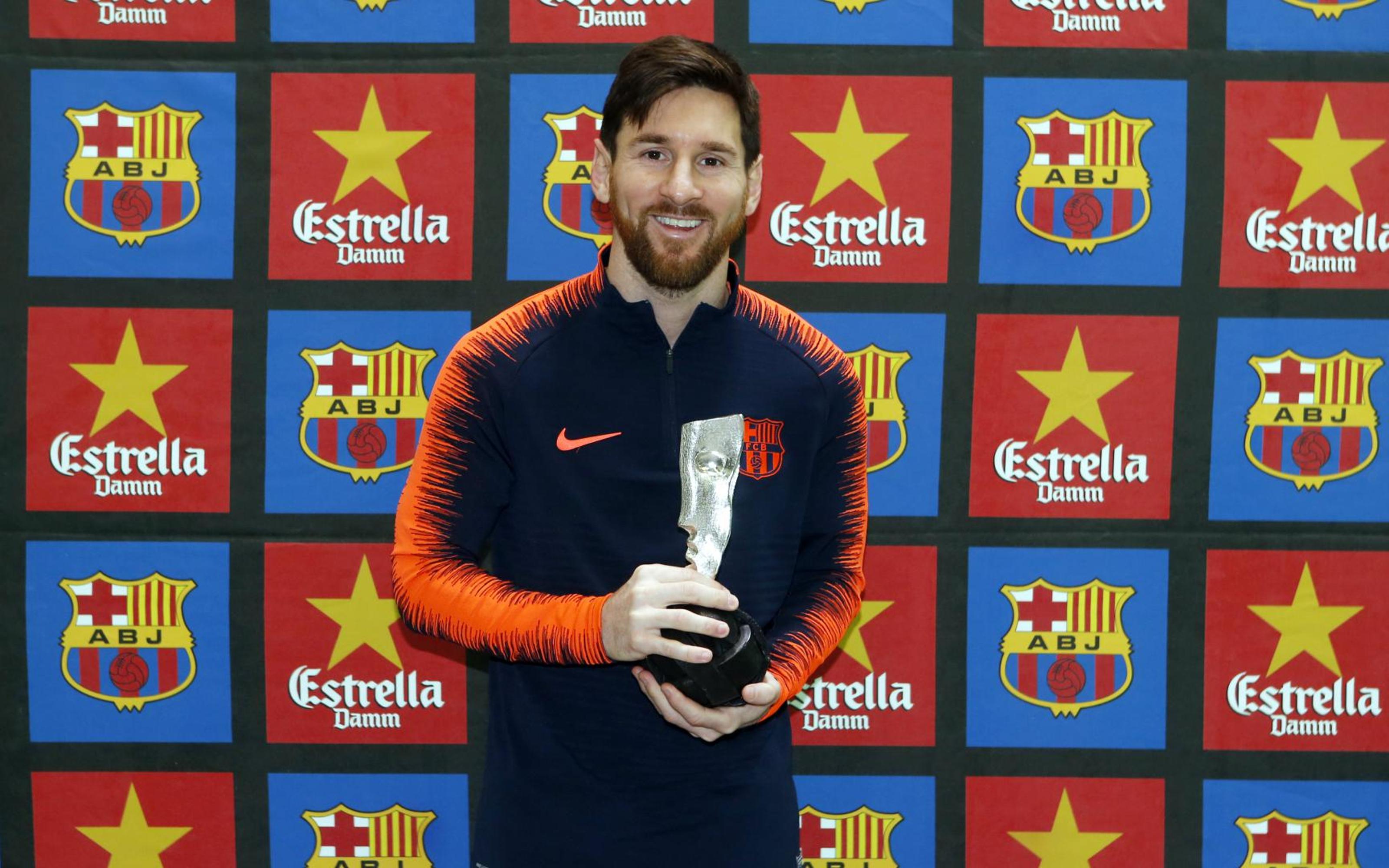 messi-receives-fair-play-award