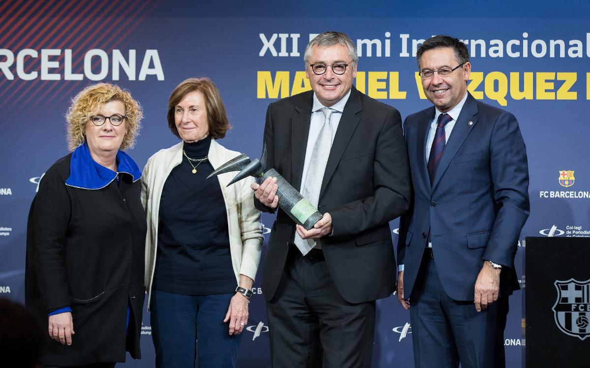 Michael Robinson recibe el premio Vázquez Montalbán de periodismo deportivo