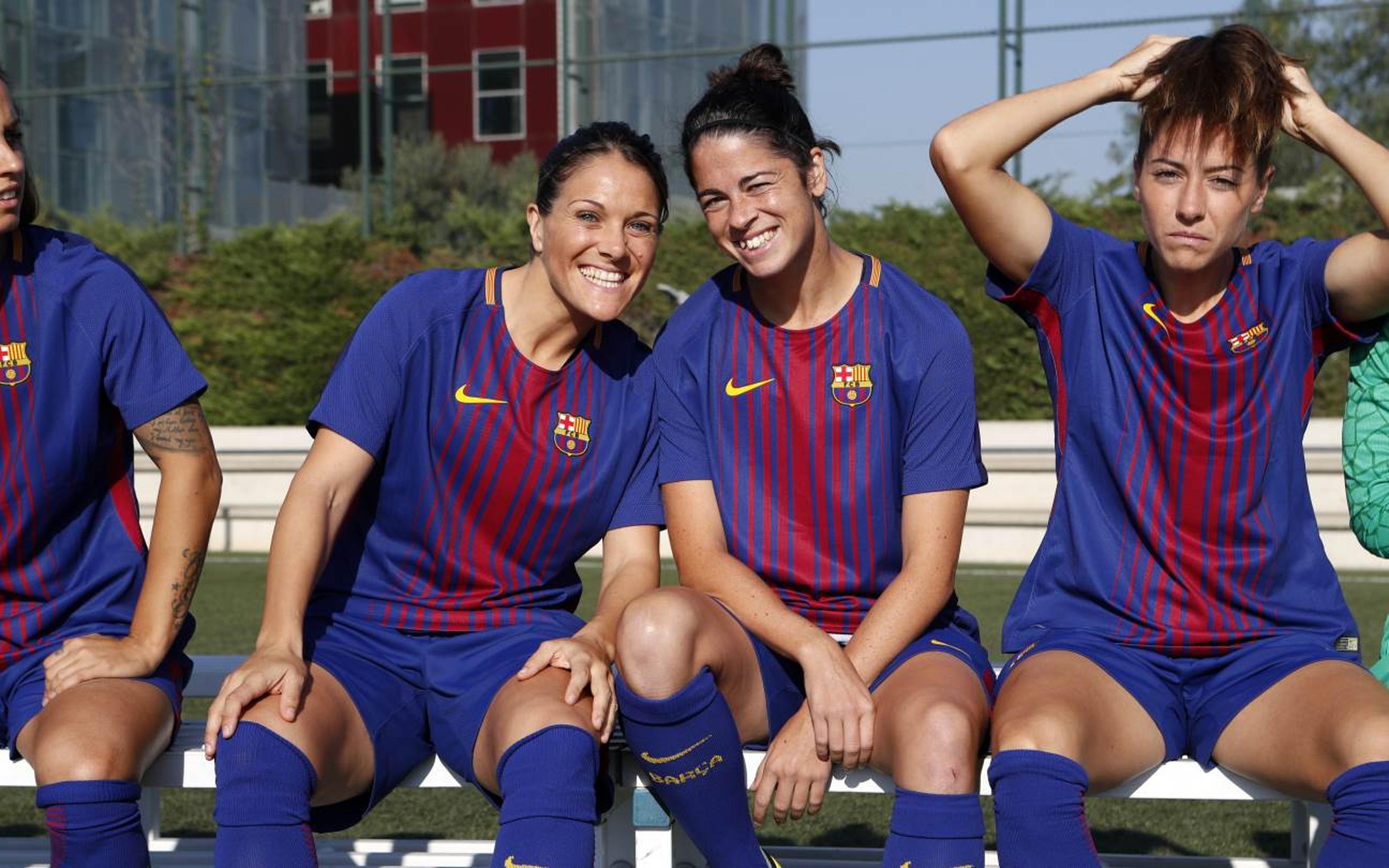 El 'making Of' De La Foto De Familia Del Primer Equipo Y El Femenino