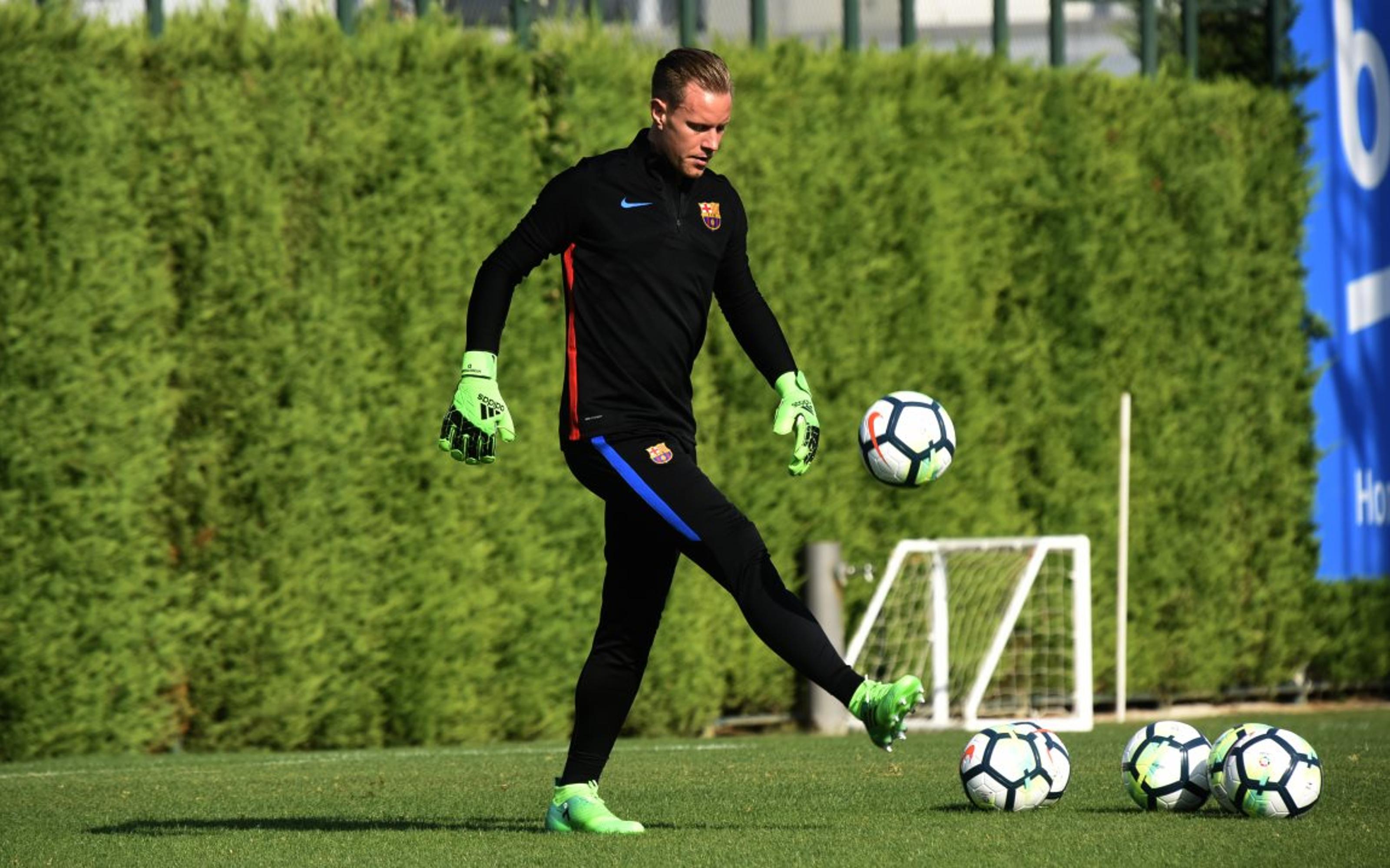 Ter Stegen's first training session of the season