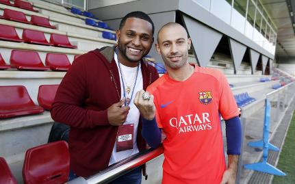 Pablo Sandoval visits FC Barcelona