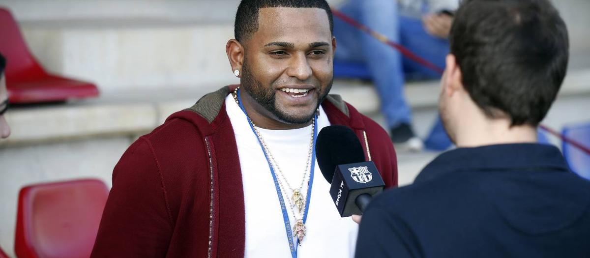 Pablo Sandoval visits FC Barcelona