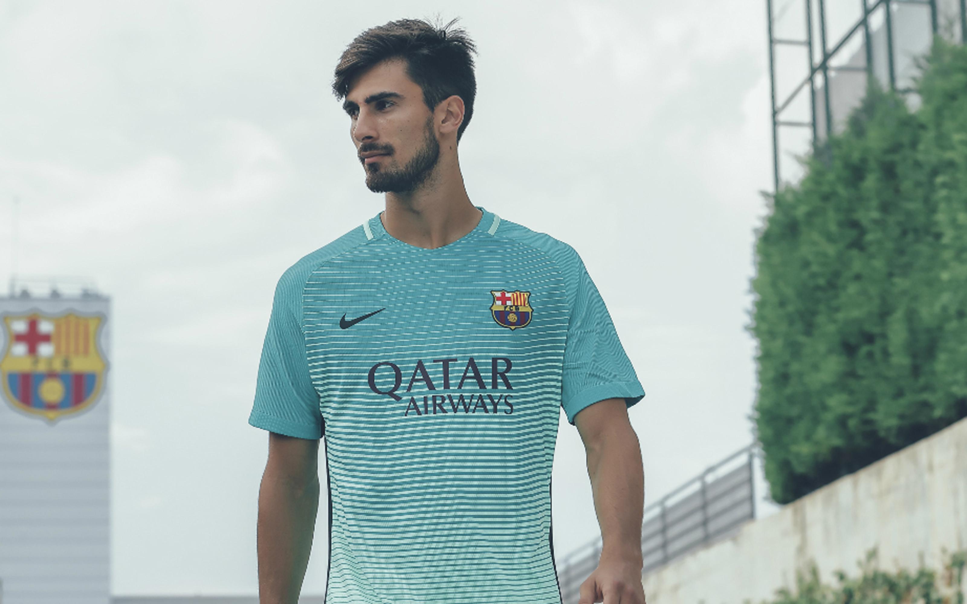 The Barça third kit in more detail