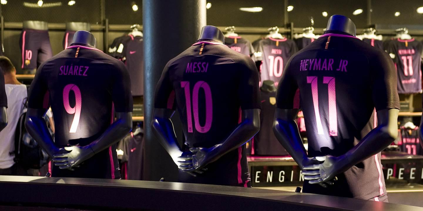 FC Barcelona presents new kit for 2016/17 