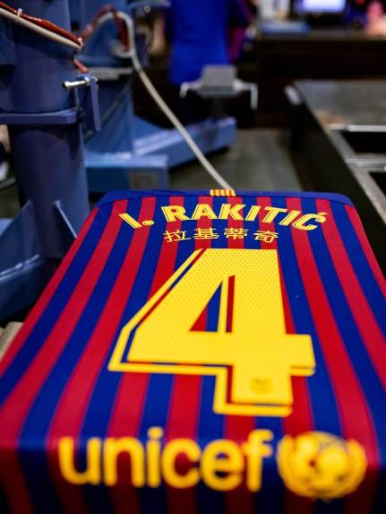 First Team Player Shirts With Names In Chinese For El Clasico