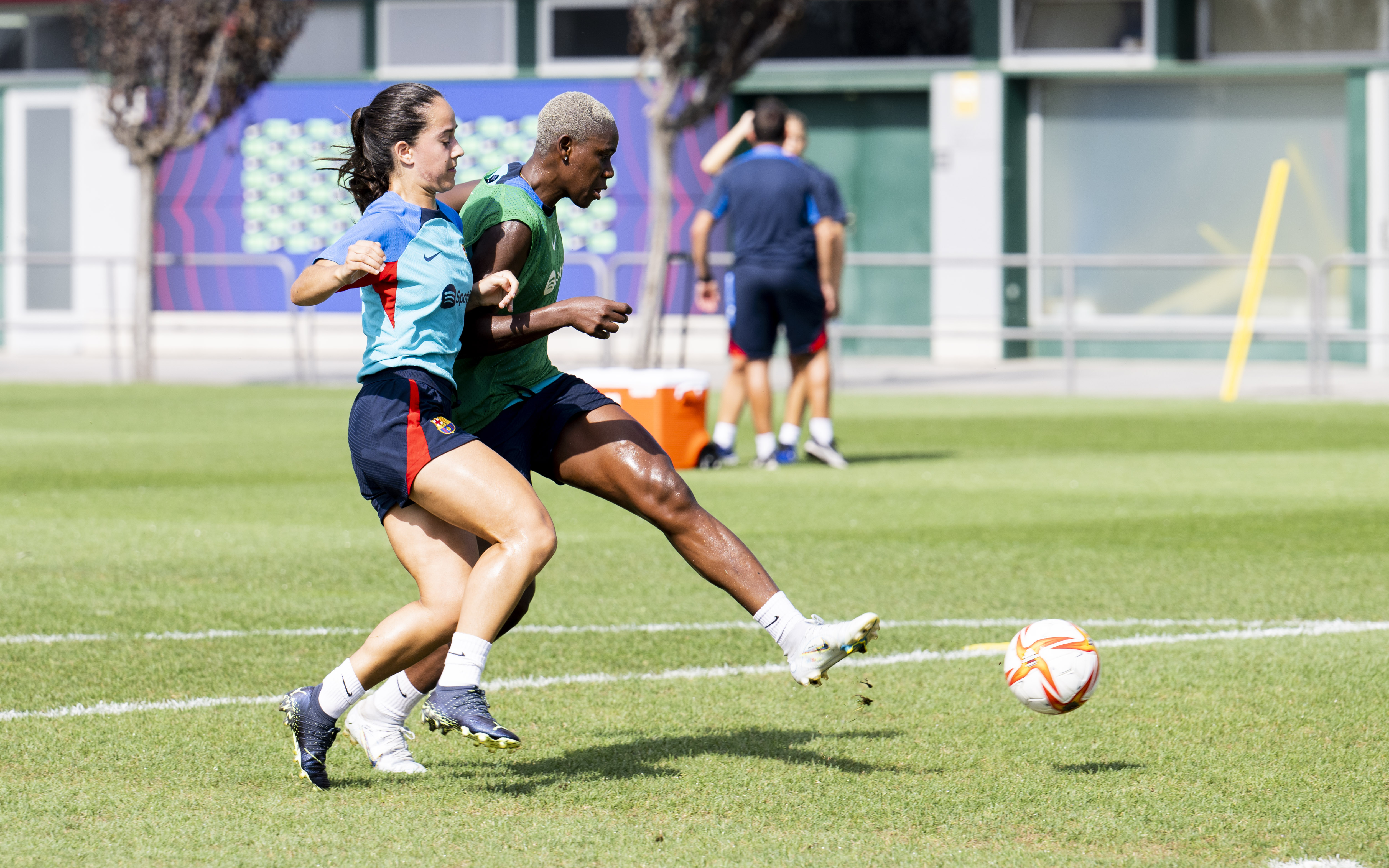 Oshoala Codina Y Nuria Empiezan A Hacer Parte Del Trabajo Con El Grupo