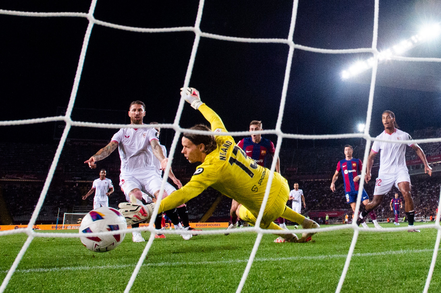 Barcelona beat Sevilla with a Sergio Ramos own goal