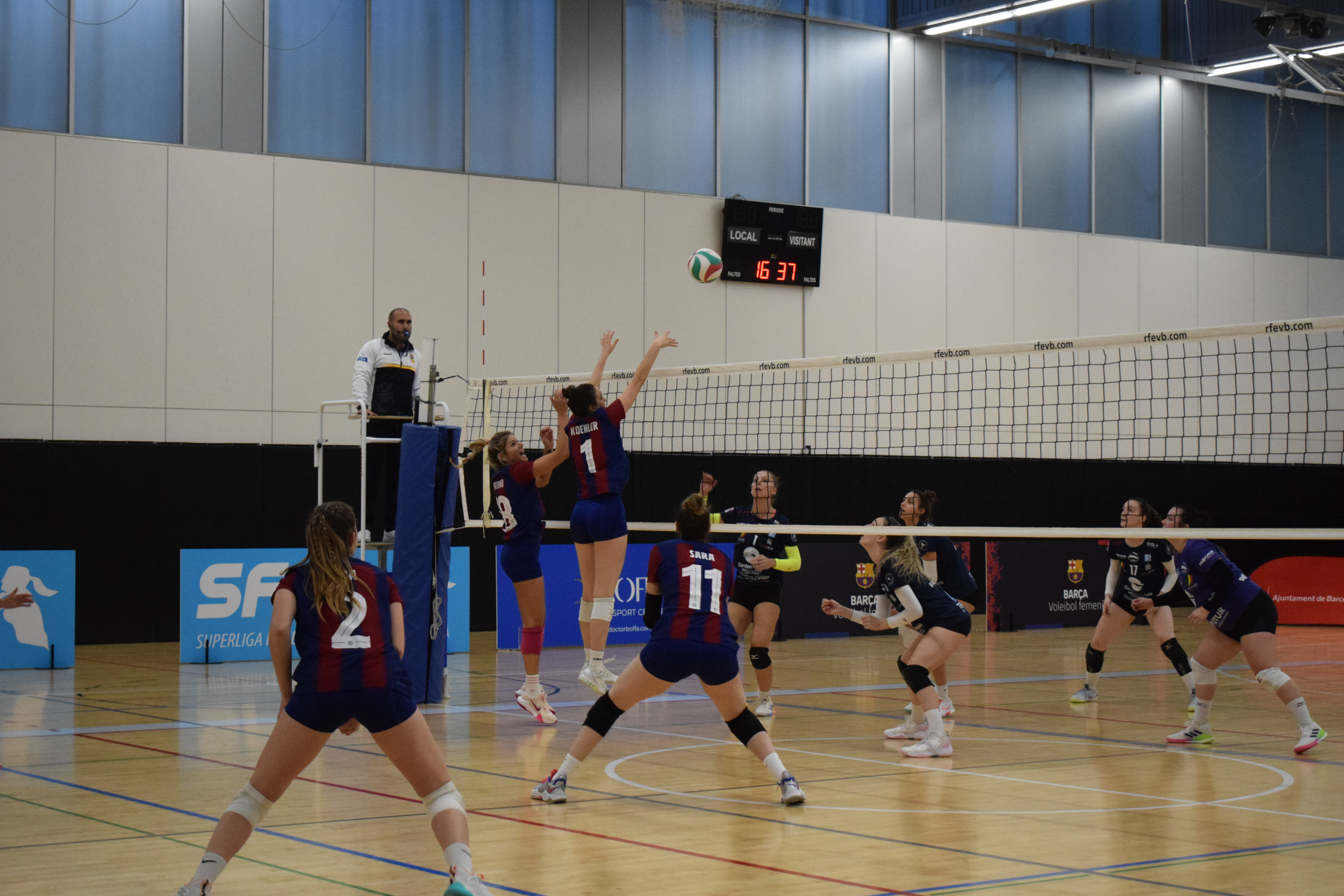 Derrota del Cajasol Voley en el 'tie break' frente a un gran CVB Barça (2-3)