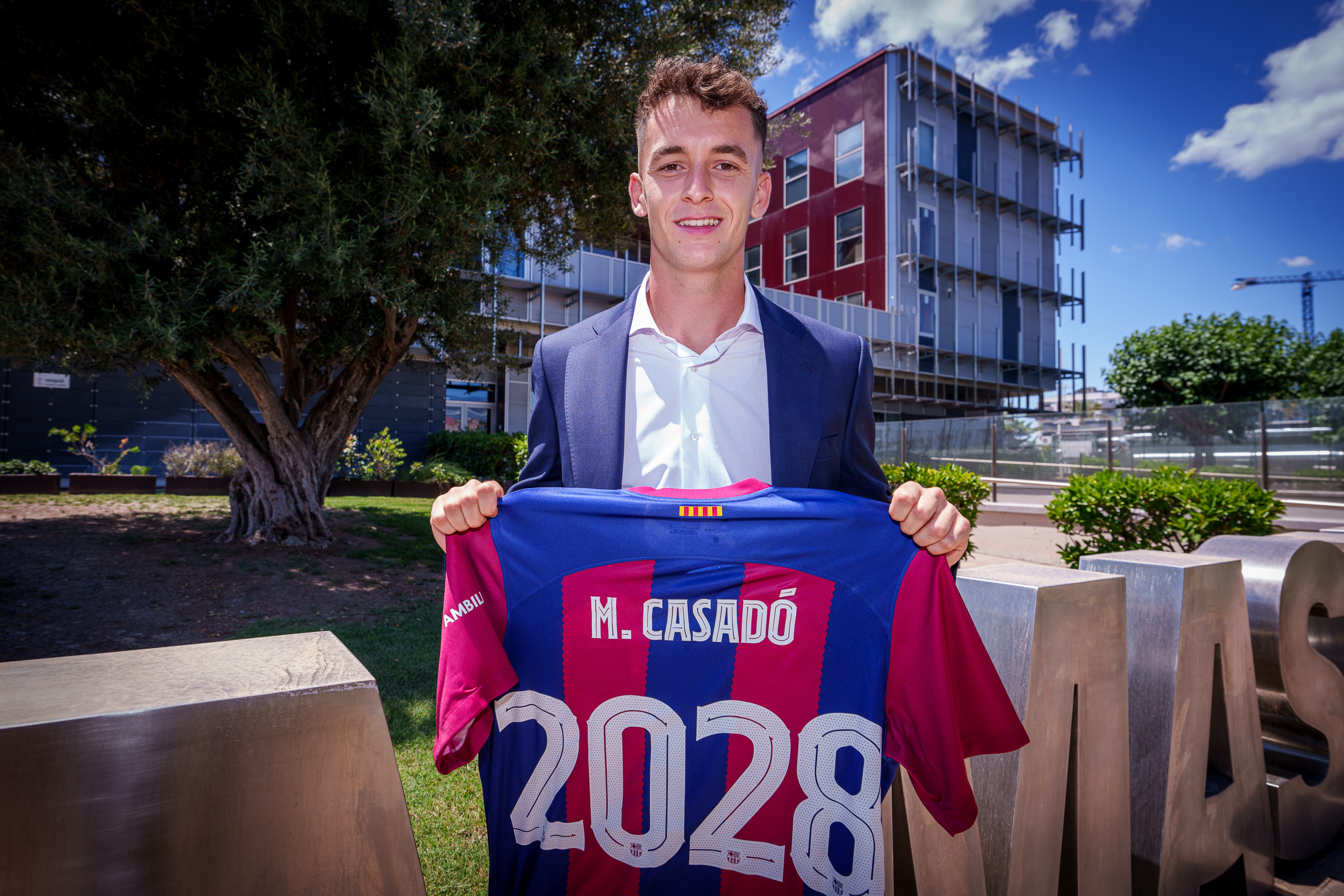 Marc Casadó signs new contract 