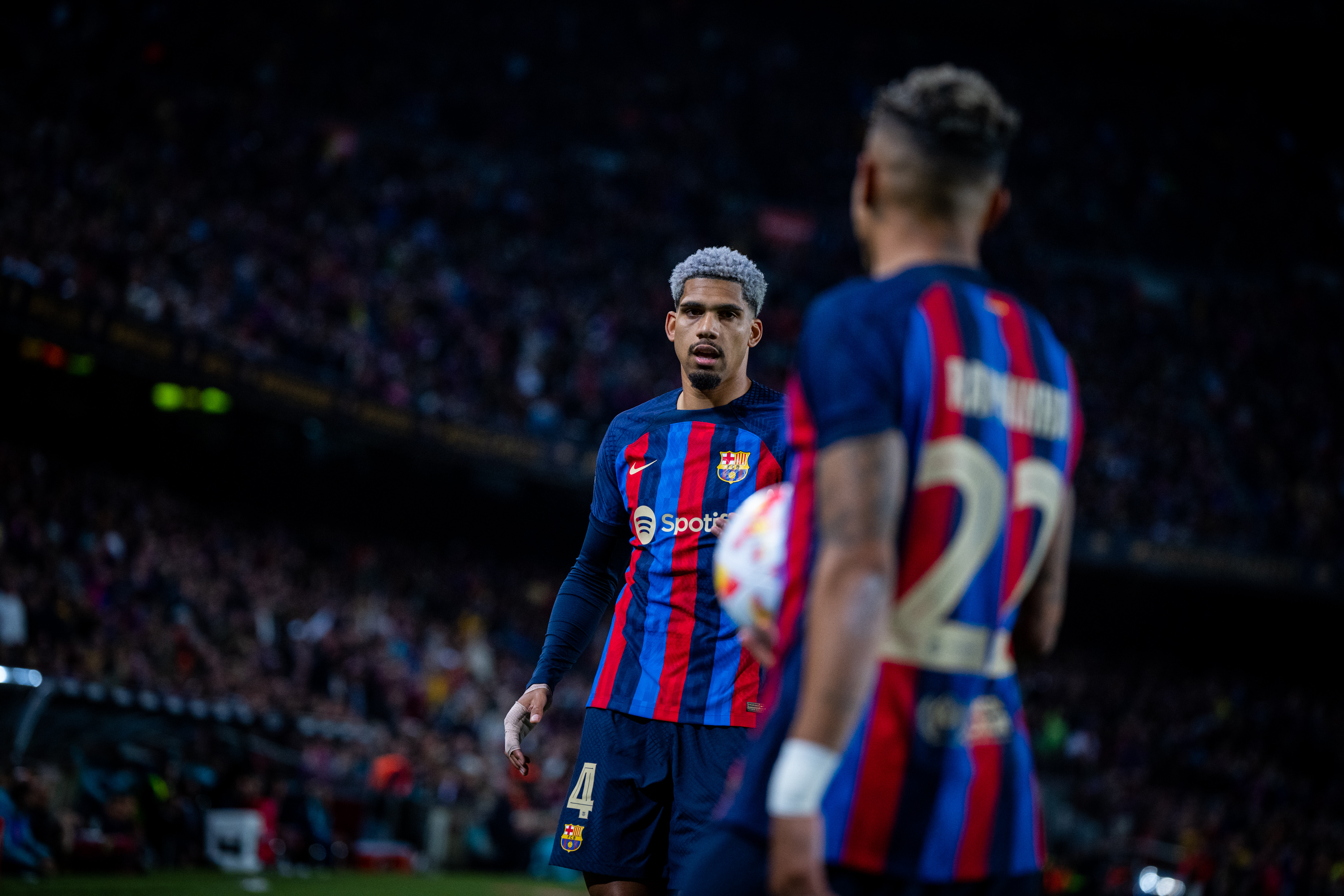 Araujo versus Raphinha in Copa América quarters