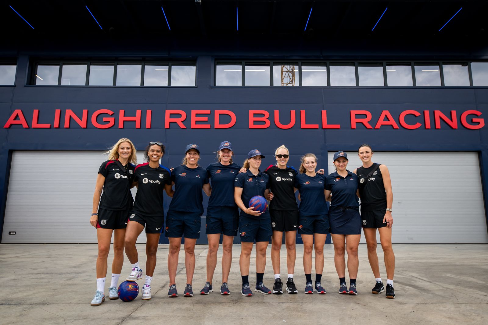 Barça women visit Alinghi Red Bull Racing