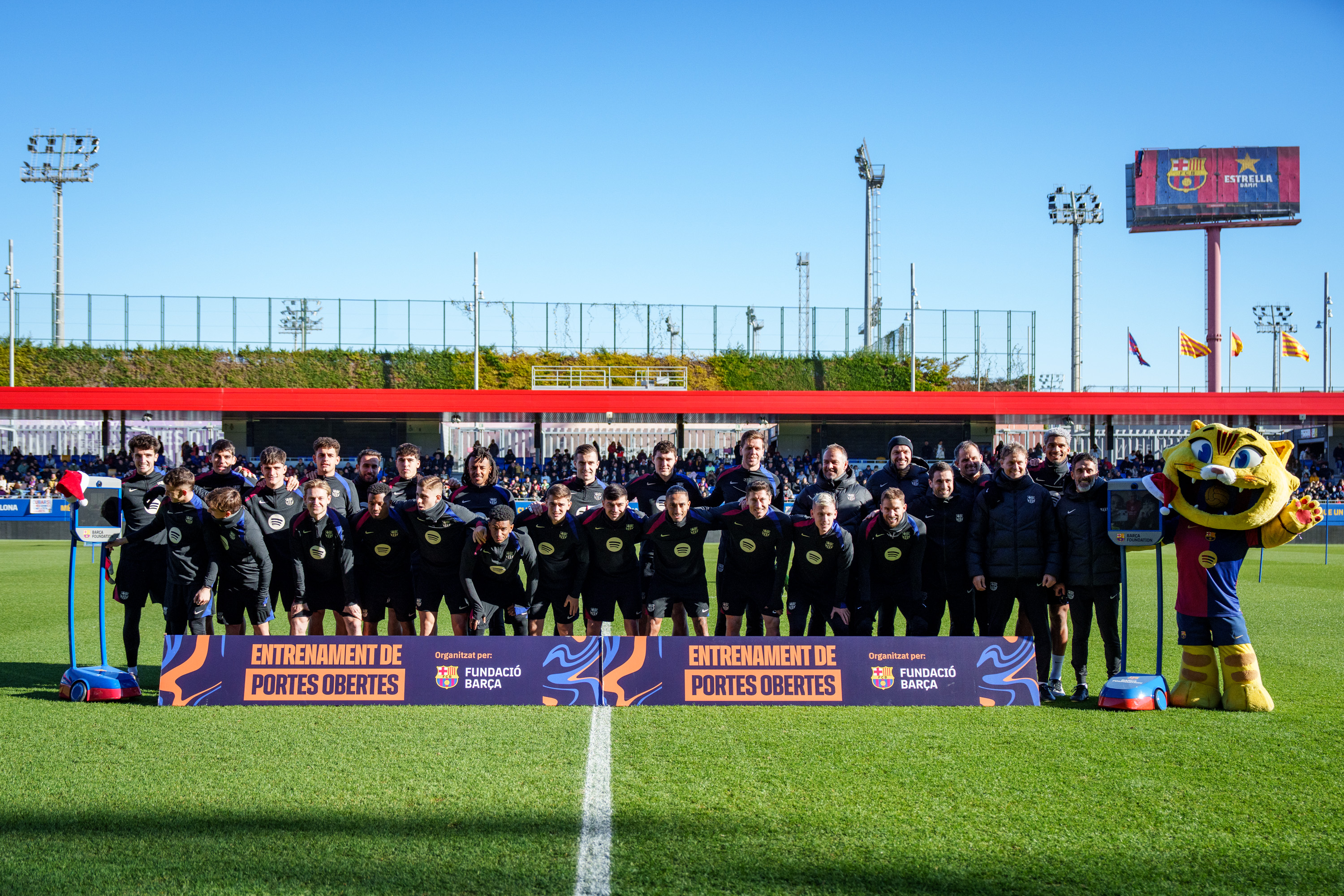 FC Barcelona’s Open Doors Training Session Draws 5,280 Fans