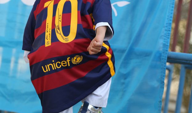 Afghan boy who wore plastic Messi jersey receives gifts sent by the  Argentine himself