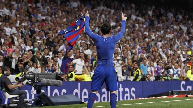 Messi juhlii maalia Santiago Bernabéun stadionilla.