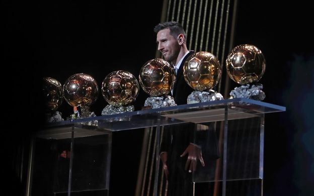 Messi com a sua Ballon d'Or awards.