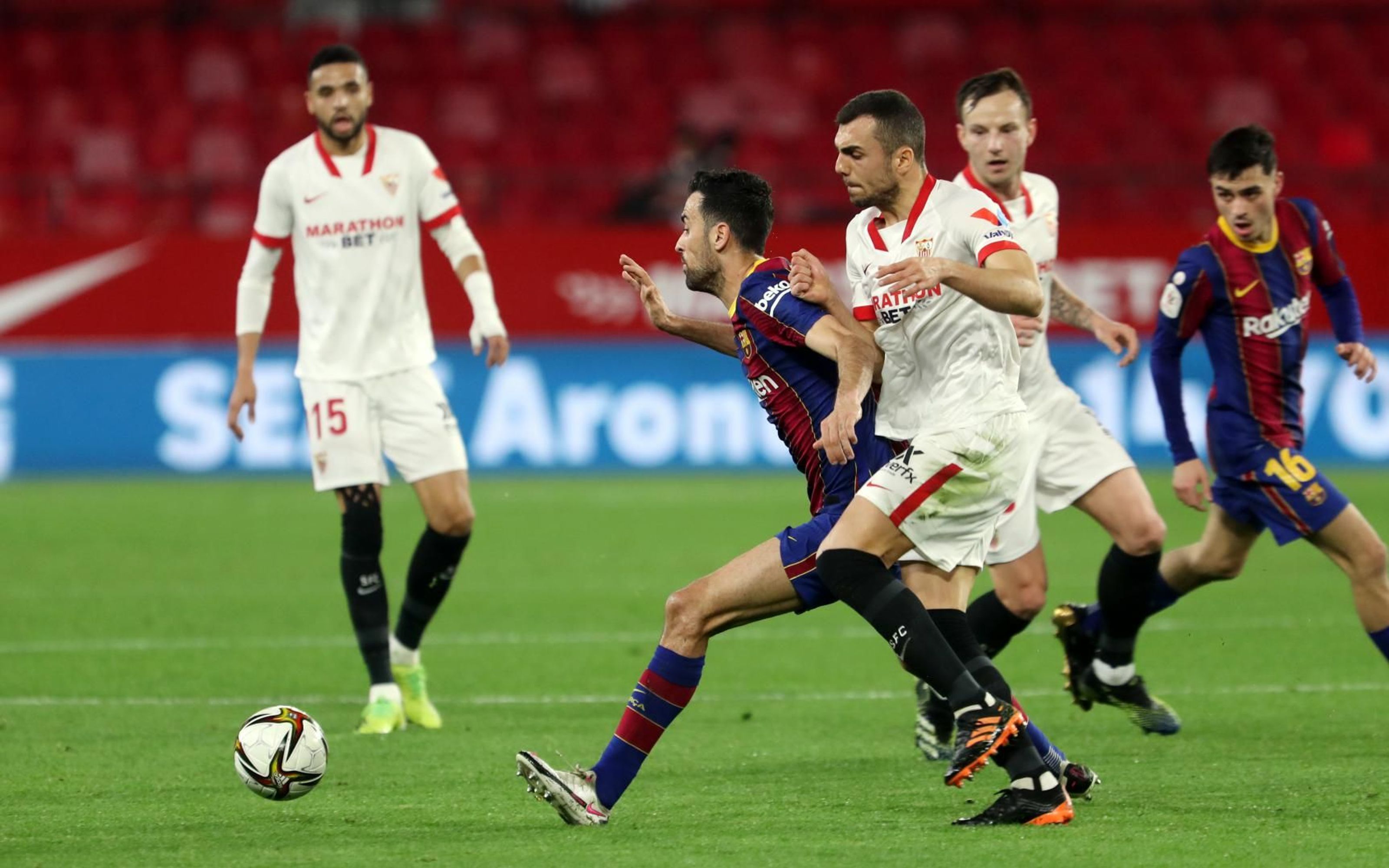 The best photos from Sevilla v Barça