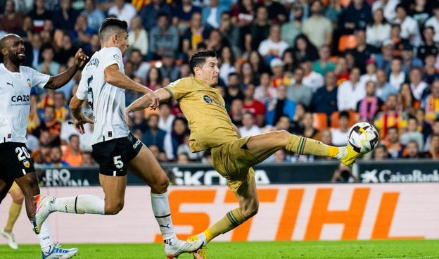 Wolves and Celta Vigo teams on the pitch, Wolves vs Celta V…