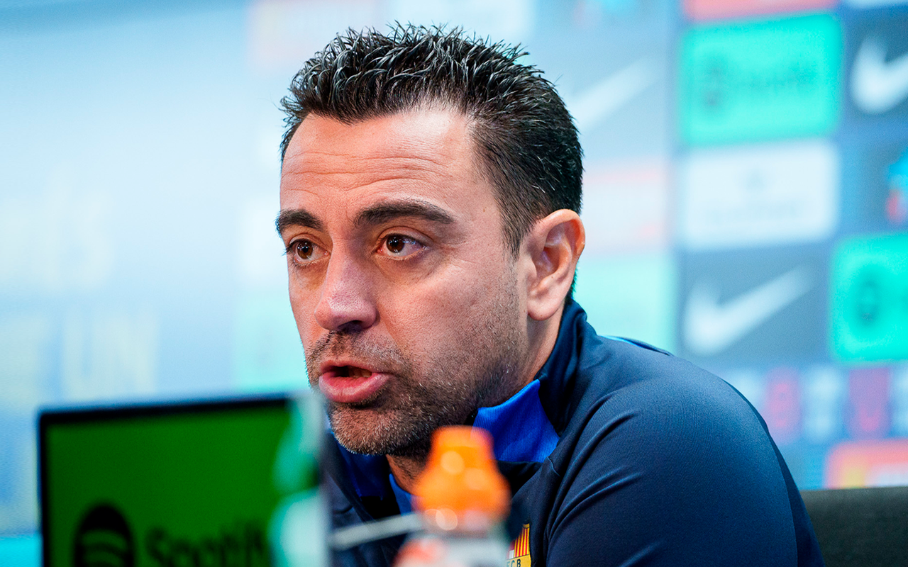 Sabadell, Barcelona, Spain. 14th Sep, 2023. Barcelona Spain 14.09.2023 Xavi  Hernandez coach (FC Barcelona) and Sergi Roberto (FC Barcelona) look during  the Prime Video A New Era II at Camp Nou on