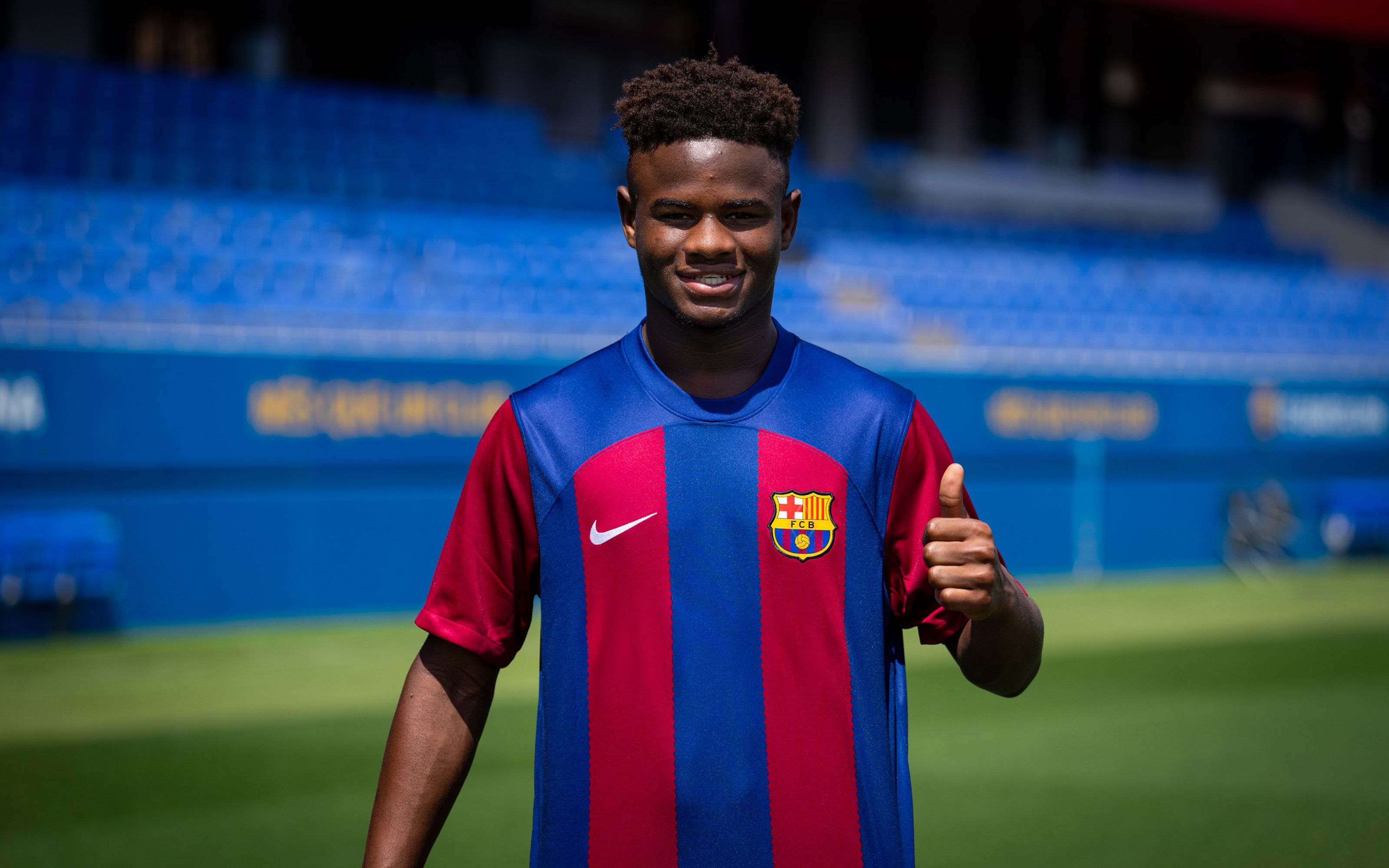 Mikayil Faye signs for Barça Atlètic