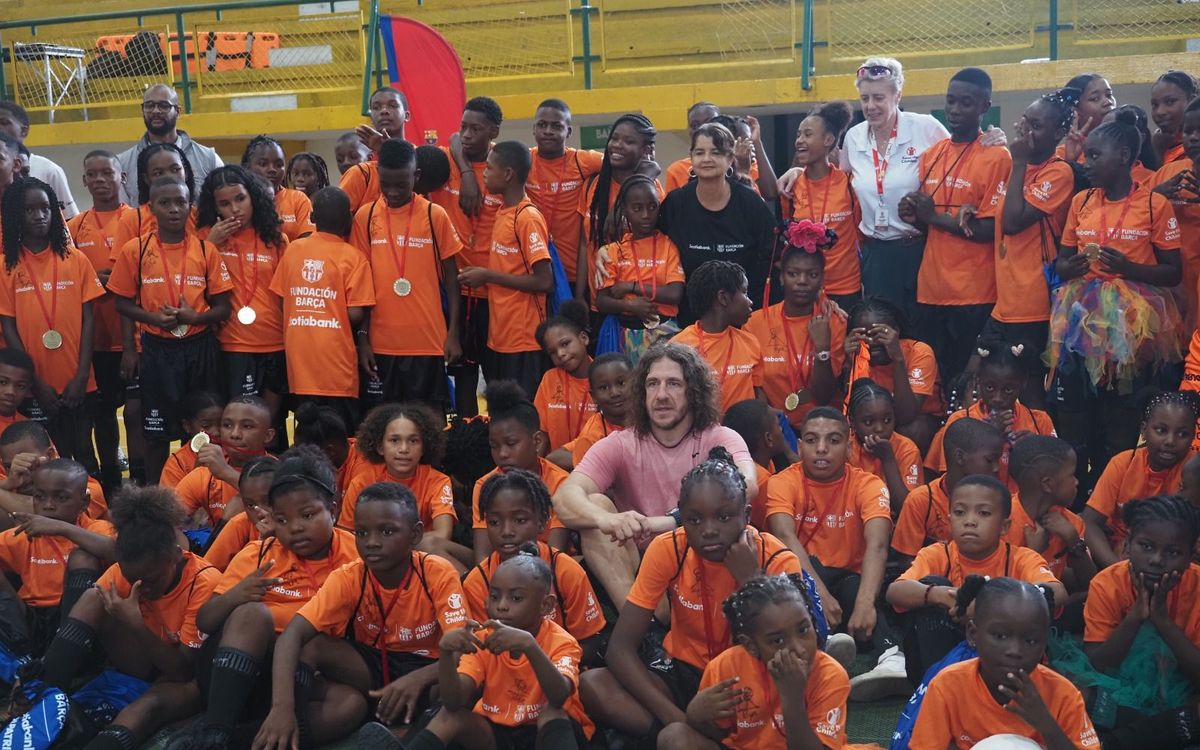 Carles Puyol visits a project operated by the FC Barcelona Foundation and Scotiabank Colpatria in Buenaventura (Colombia)