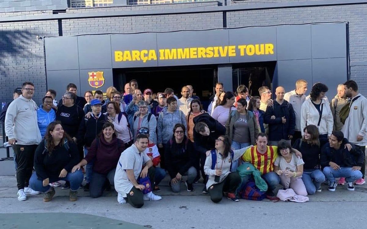 Un grupo de guías muy especial en el Barça Immersive Tour