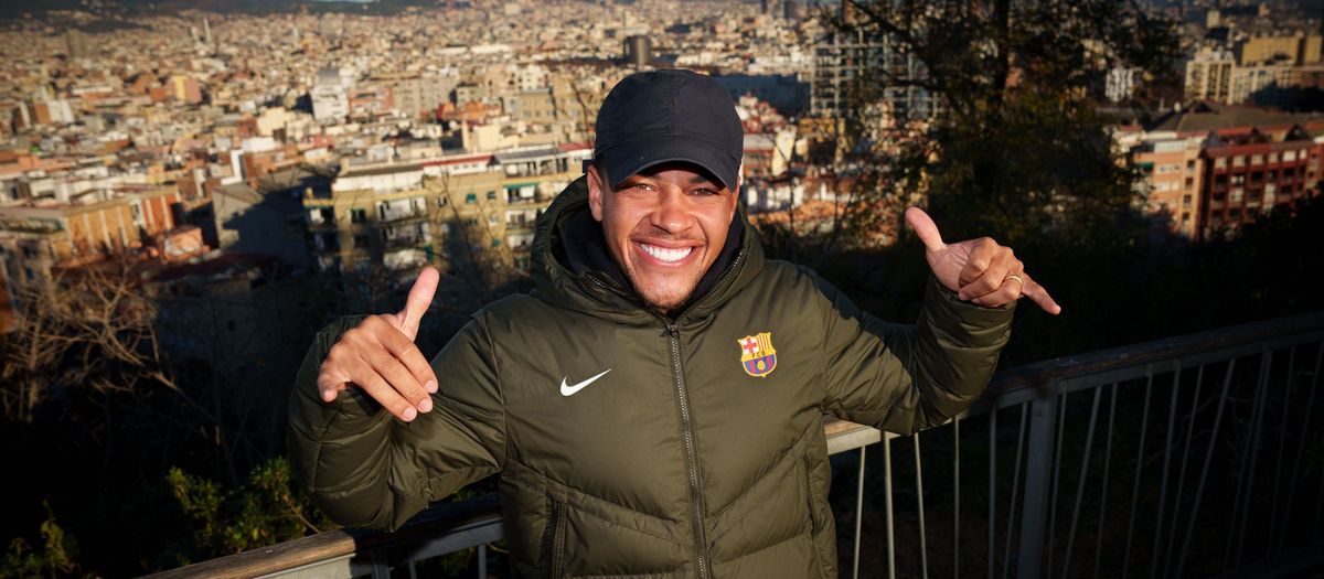 Vitor Roque arrives in Barcelona