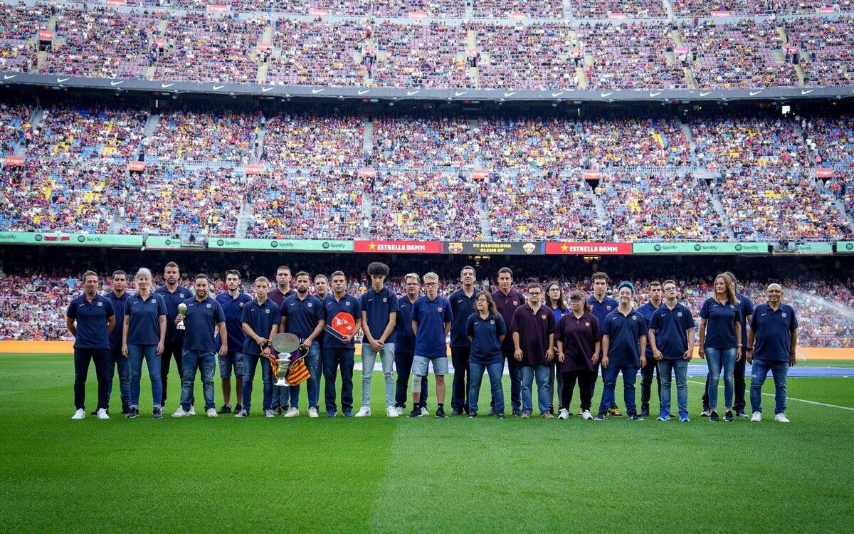 The Spotify Camp Nou applauds the Barça Genuine Foundation's three titles