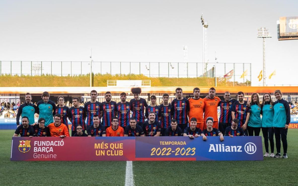 The Johan Cruyff gives an ovation to the Barça Foundation