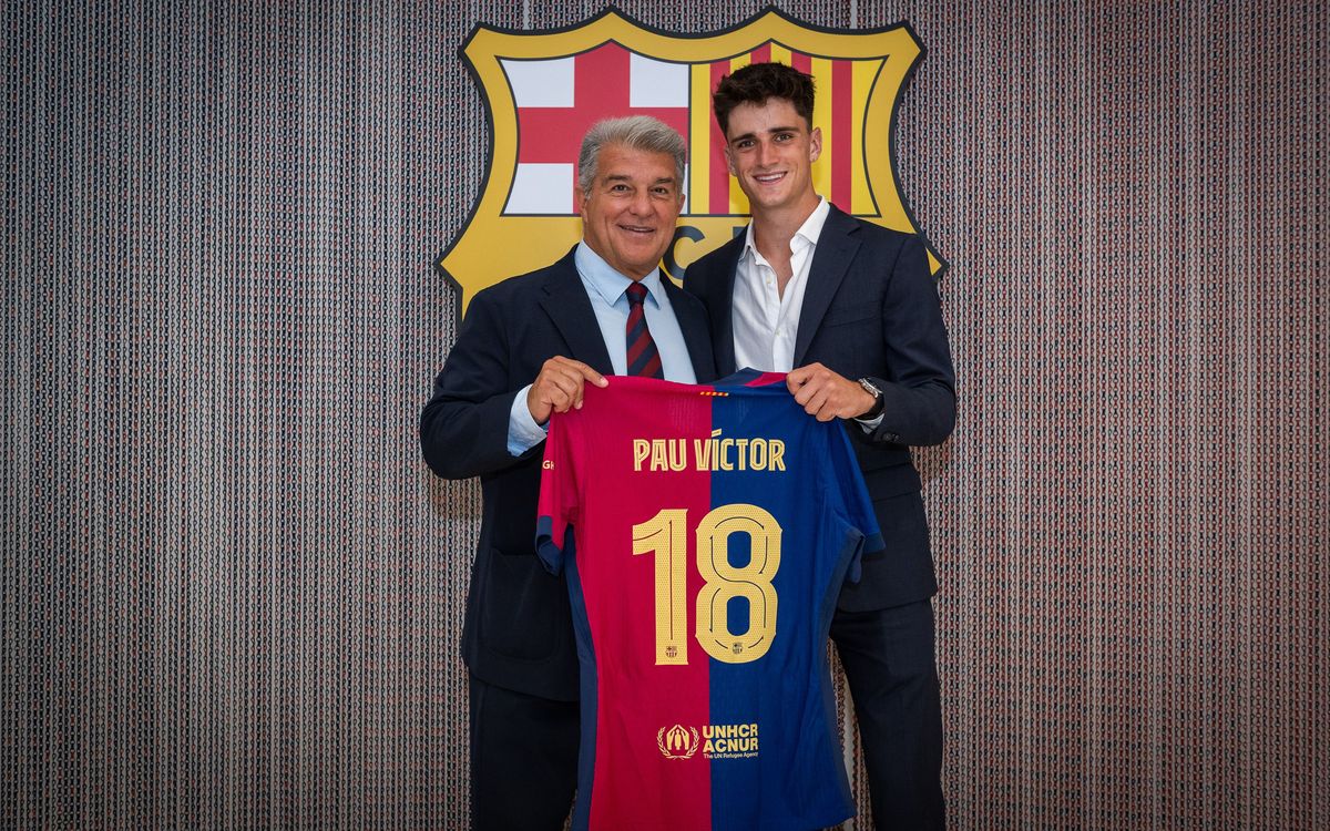 Pau Víctor signe son contrat avec l'équipe première