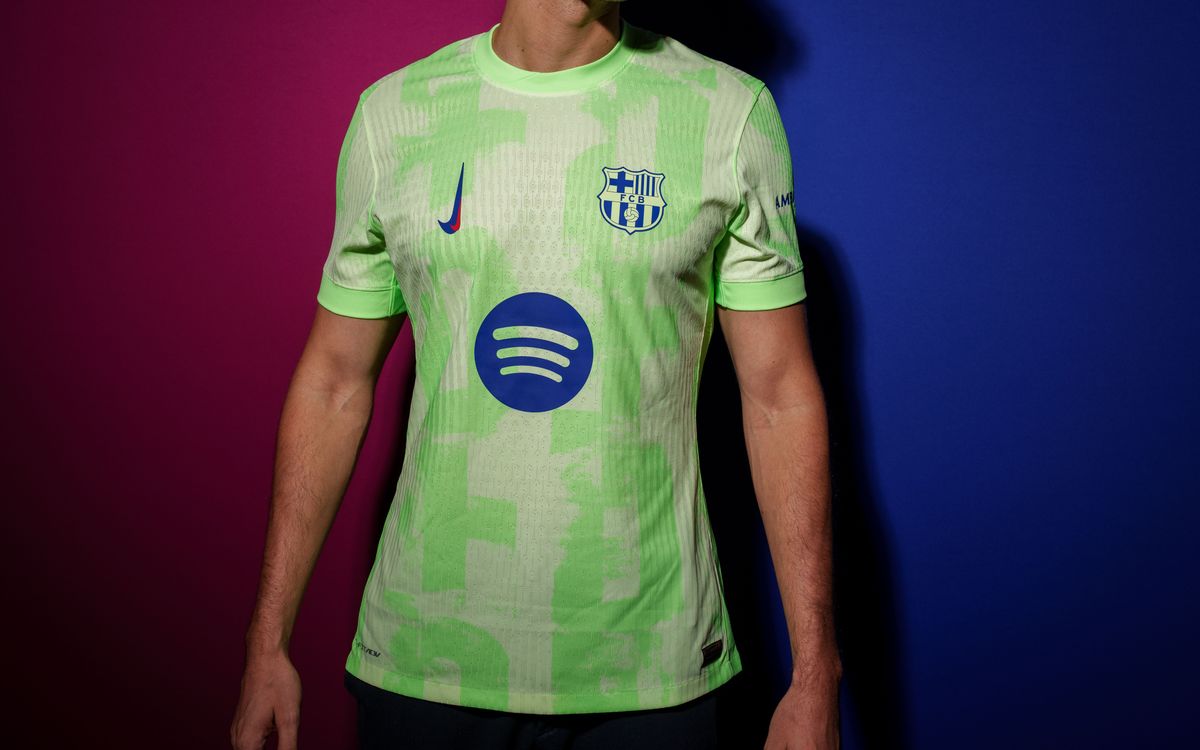 Green features in the 2024/25 third kit