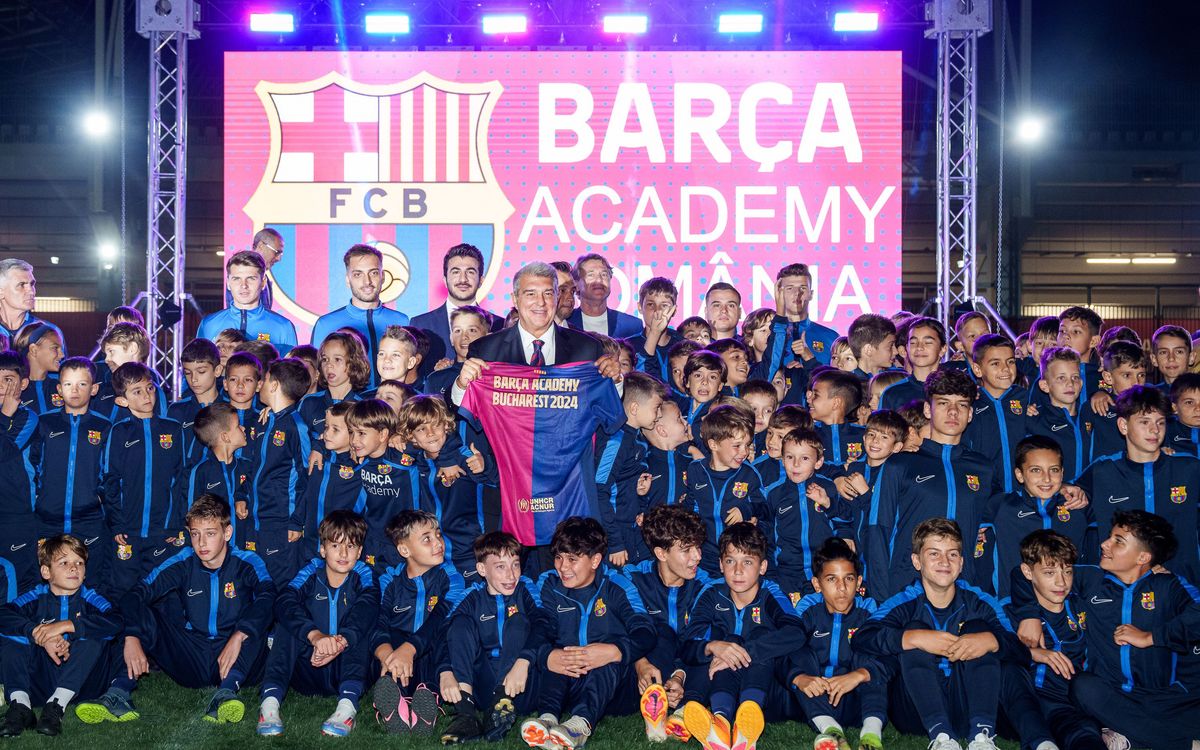 El presidente Laporta inaugura la Barça Academy Bucarest