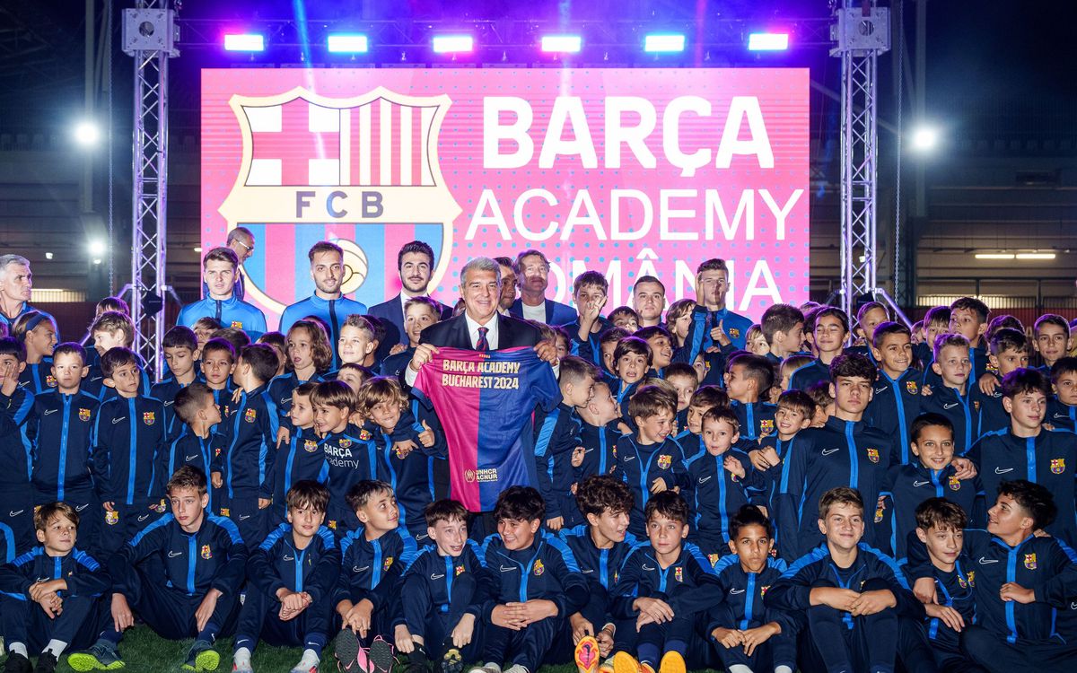 El presidente Laporta inaugura la Barça Academy Bucarest