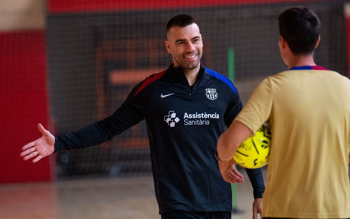 Lozano ya entrena con el grupo