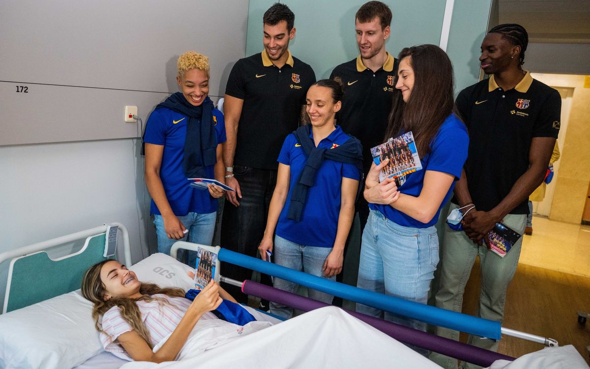 El baloncesto azulgrana deja su huella en el Sant Joan de Deu Pediatric Cancer Center de Barcelona