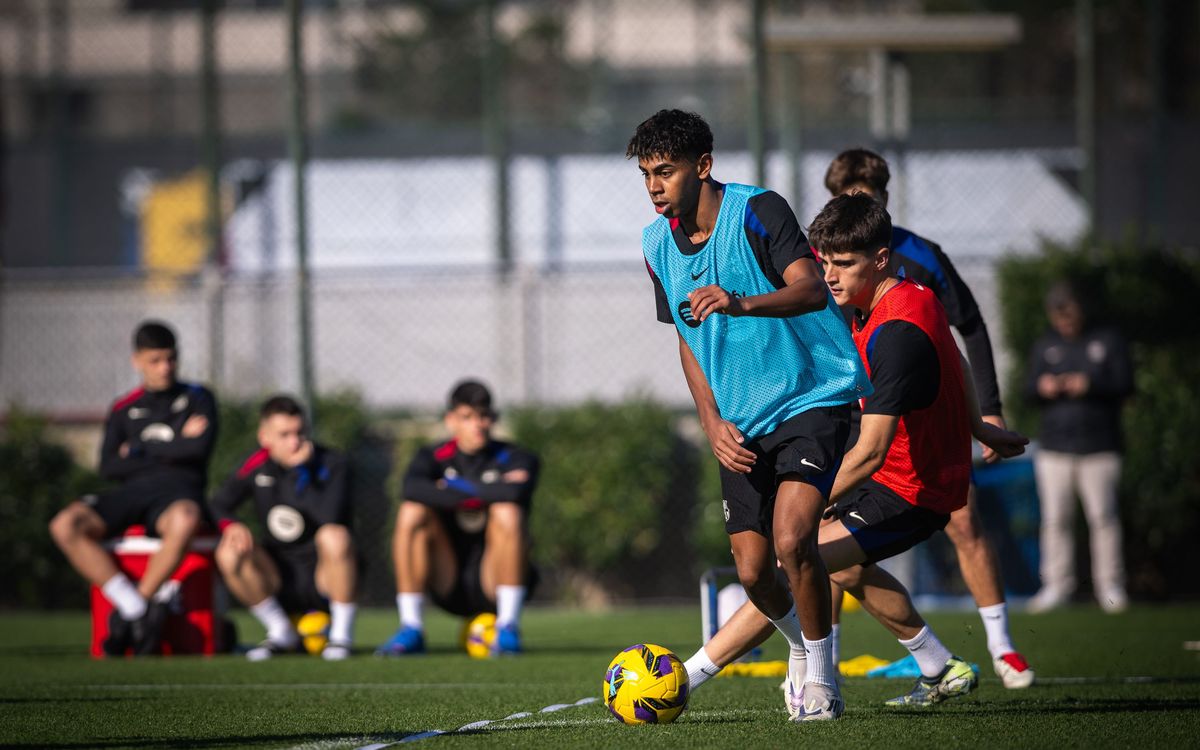 Lamine Yamal réalise une partie de l'entraînement avec le groupe