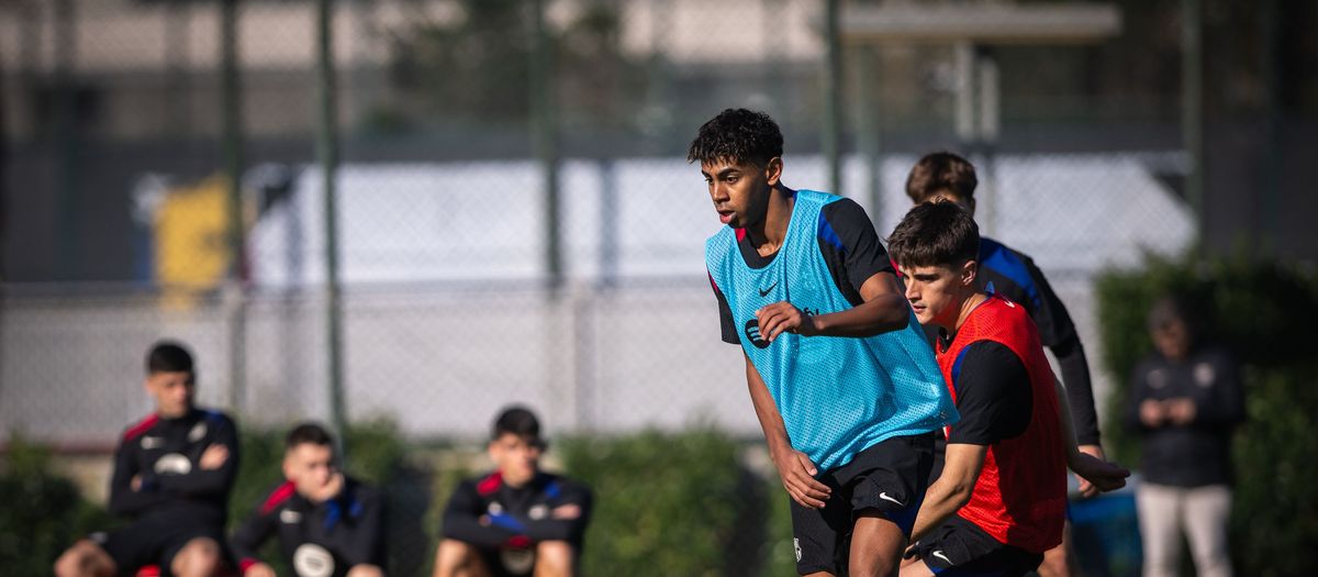 Lamine Yamal hace parte del entrenamiento con el grupo