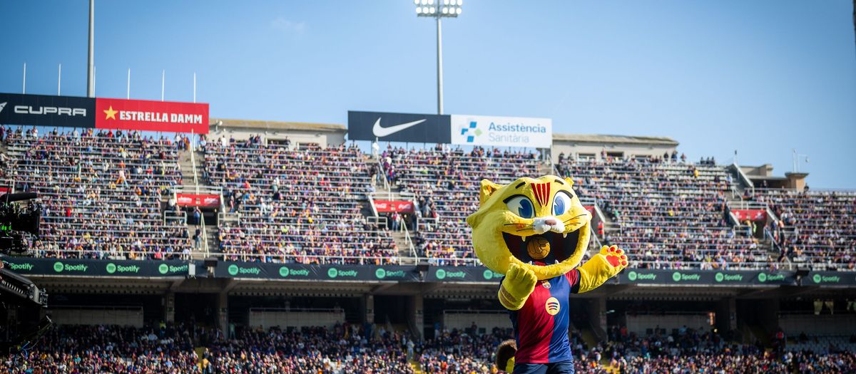 Mascot CAT makes his Estadi Olímpic debut