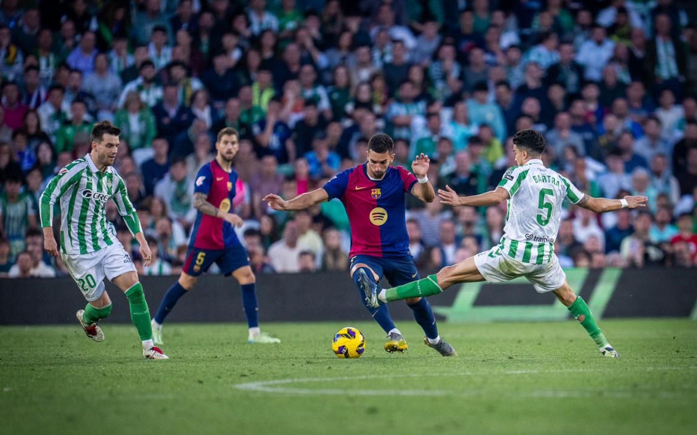 Vòng 16: Real Betis - Barça (2-2)