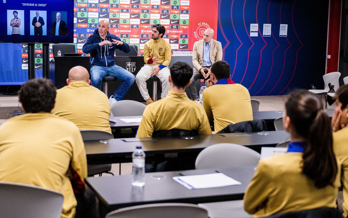 Charla de Pere Romeu, Joan Peñarroya y Tino Pérez a los formadores de La Masia