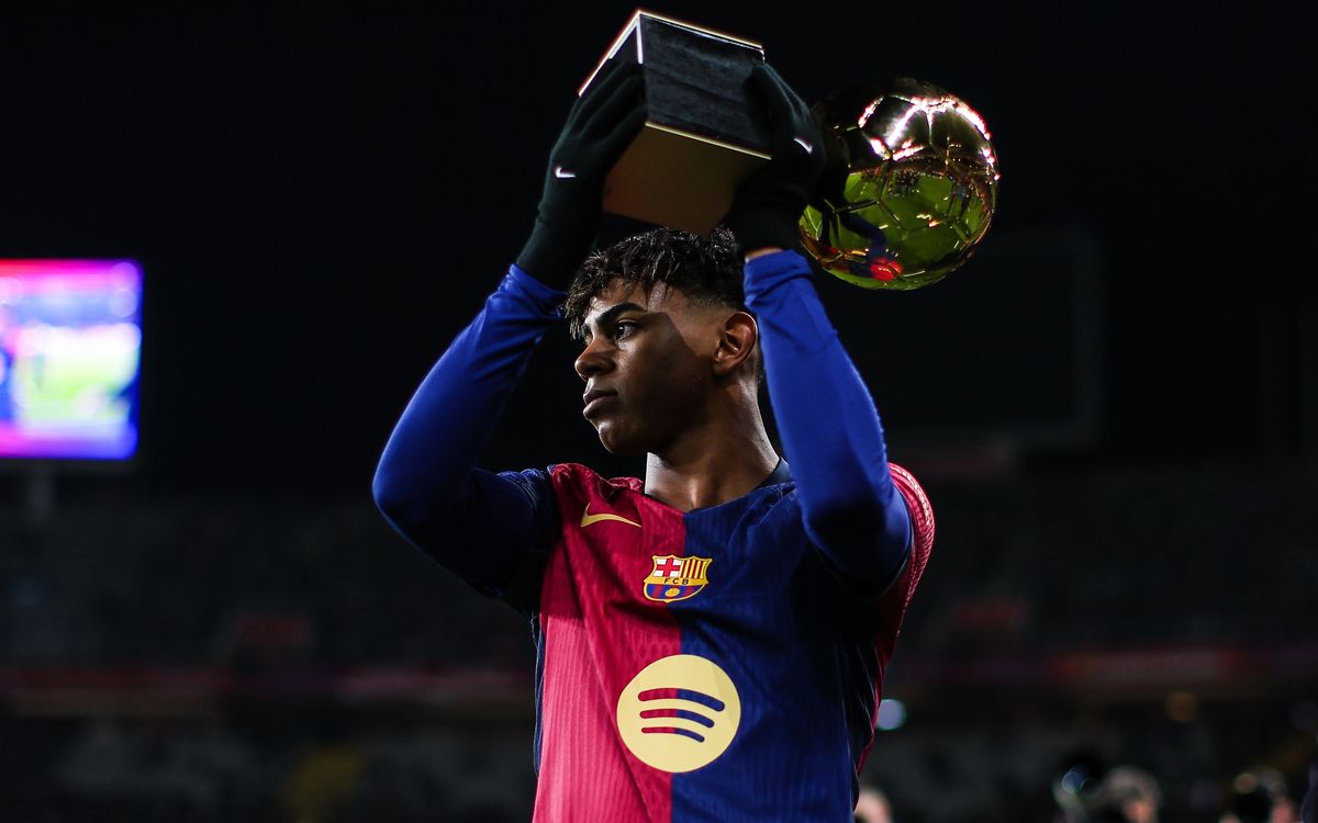 Lamine Yamal receives Golden Boy trophy at Estadi Olímpic Lluís Companys