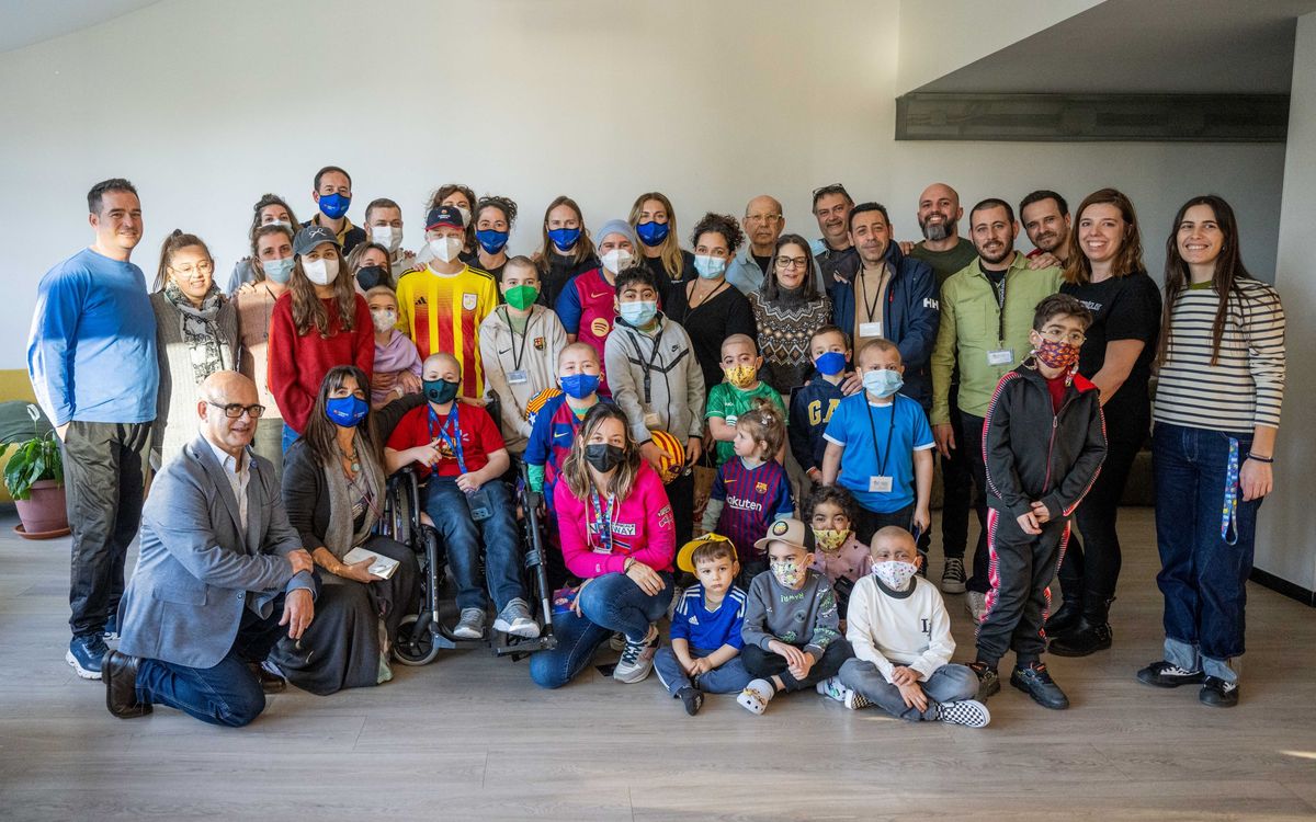 El Barça Femení visita els infants a diversos hospitals i centres d’acollida de l’àrea metropolitana de Barcelona