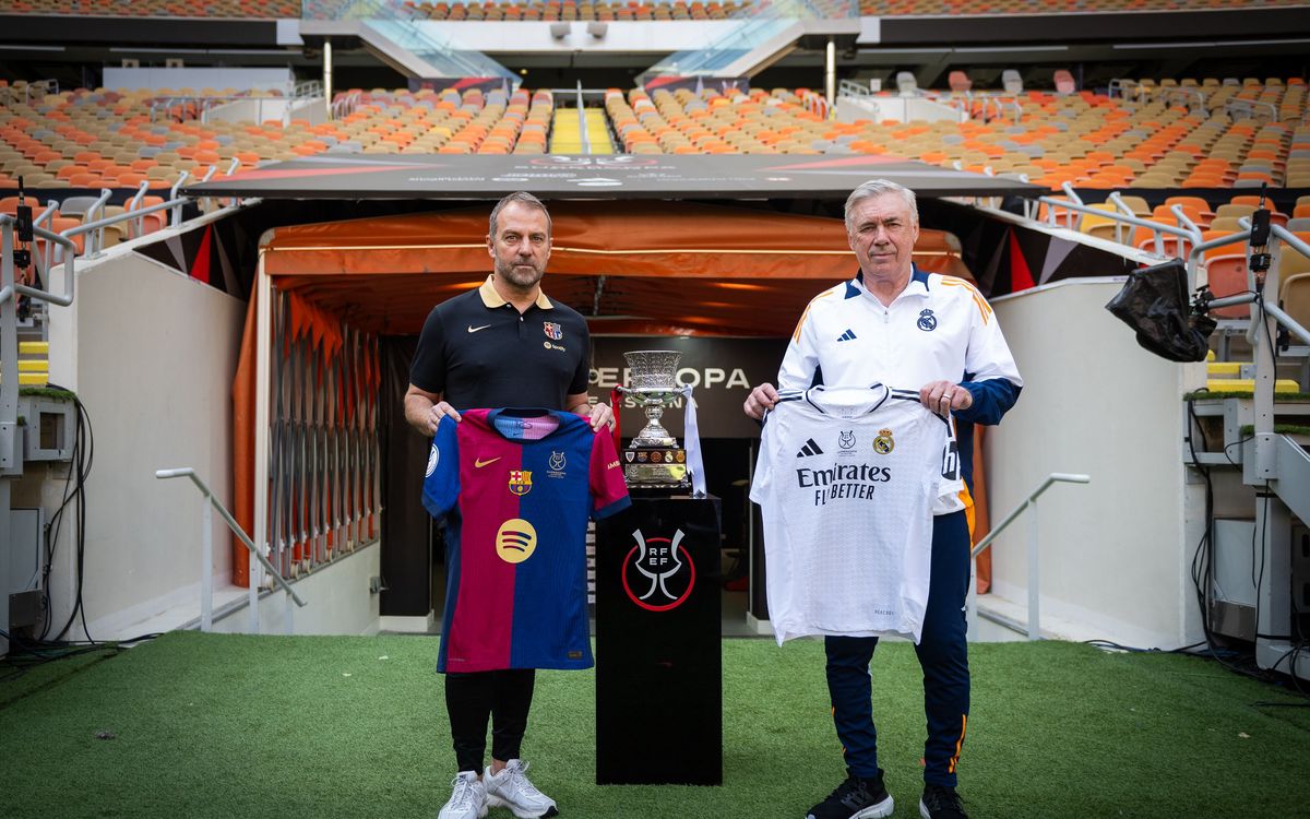 Encuentro cordial de Hansi Flick y Carlo Ancelotti antes de la final