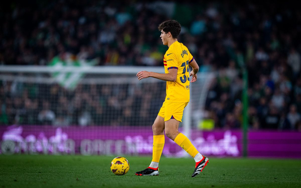 Pau Cubarsí, un año de su debut con el Barça