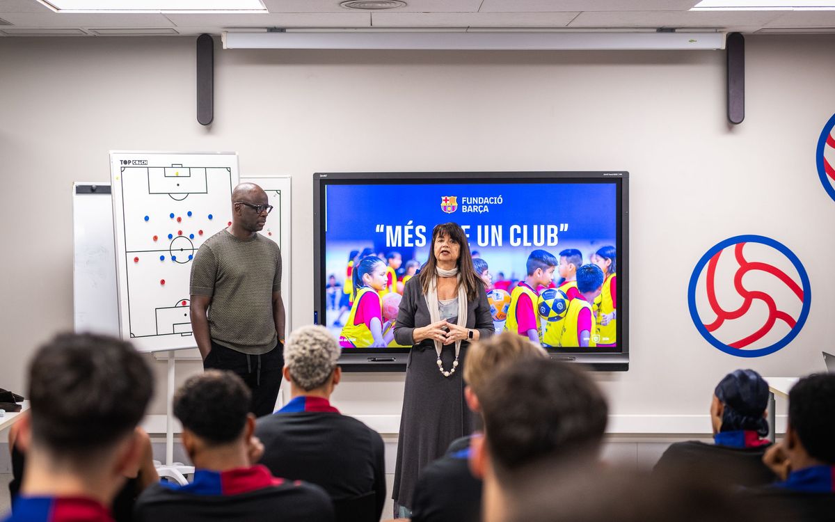 Encuentro de Lilian Thuram y el primer equipo para hablar de racismo