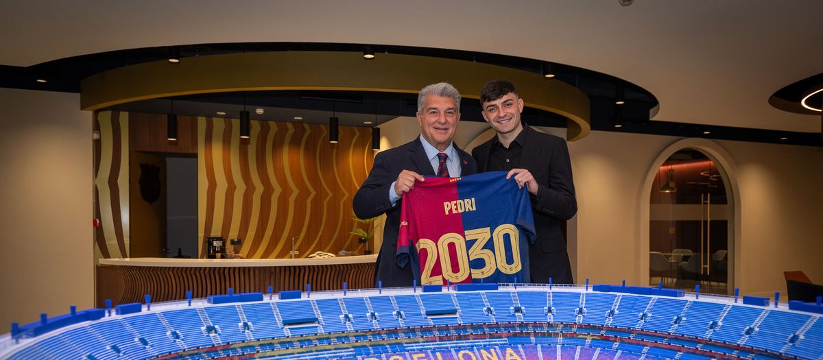 Pedri signs to stay with Barça until 2030