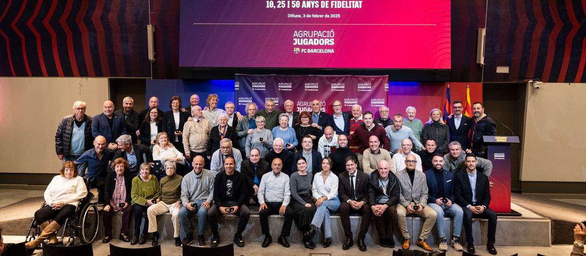 L'Agrupació lliura les insígnies als socis amb 10, 25 i 50 anys d'antiguitat