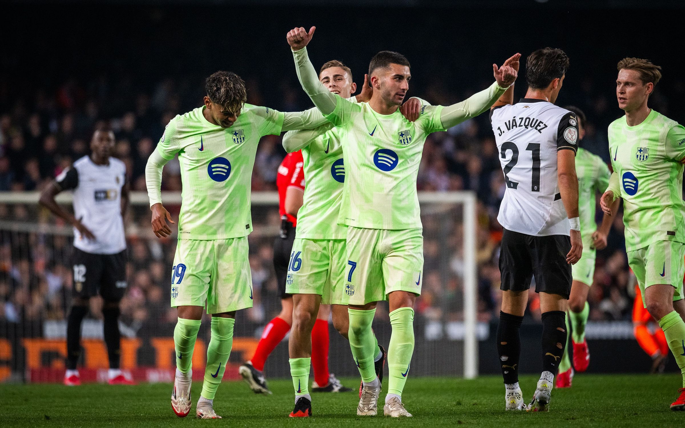 Tứ kết Copa del Rey: Valencia - Barça (0-5)