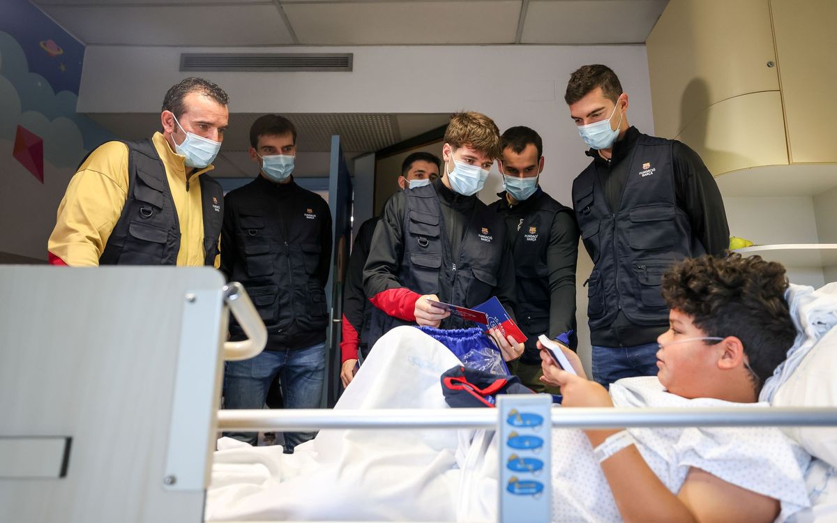 El Barça d’hoquei visita els infants a l’Hospital Universitari de Terrassa