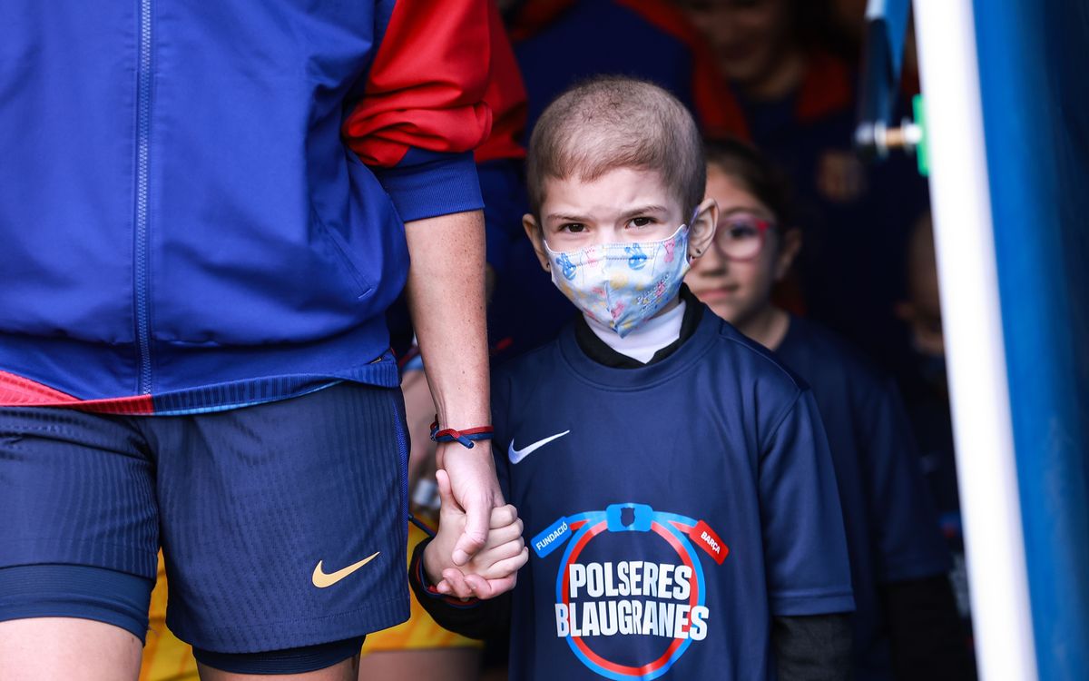 Infants procedents de diferents hospitals viuen la màgia del Barça amb els jugadors i jugadores i entren a formar part de l’equip Polseres Blaugranes